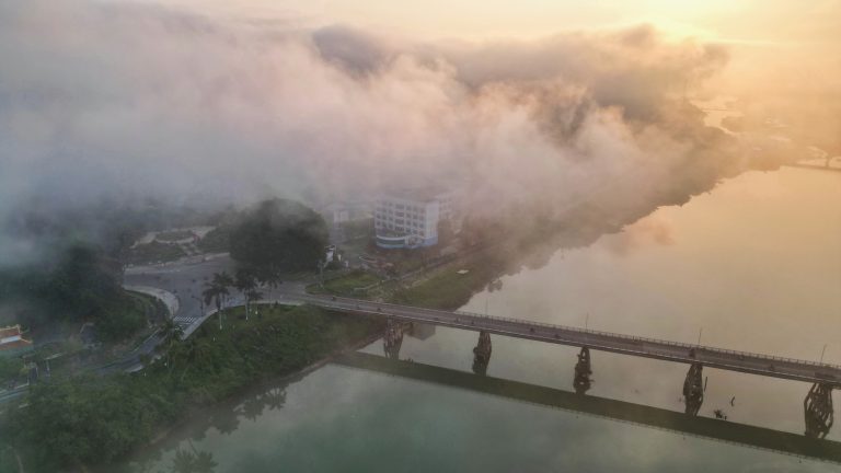 Ký Ức Bên Cầu Trà Khúc