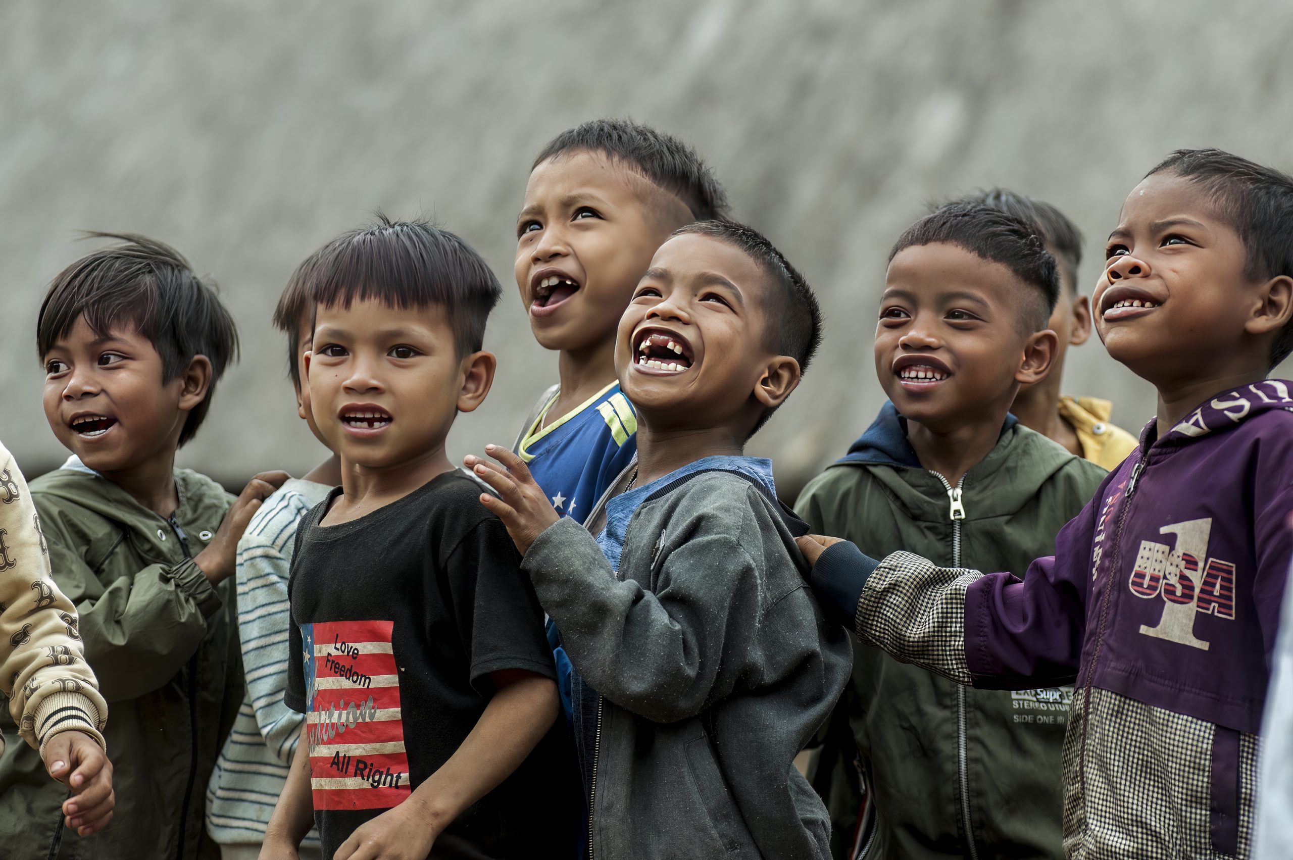 Những nụ cười tuổi thơ