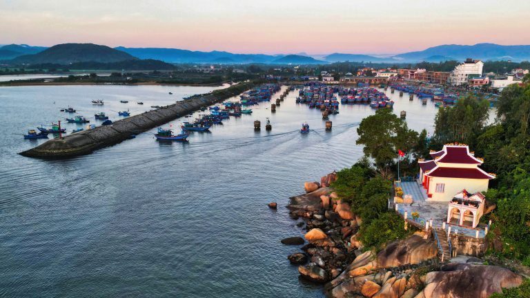 Sớm mai cửa biển
