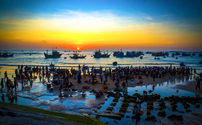 Chợ bến làng chài Phước Thiện