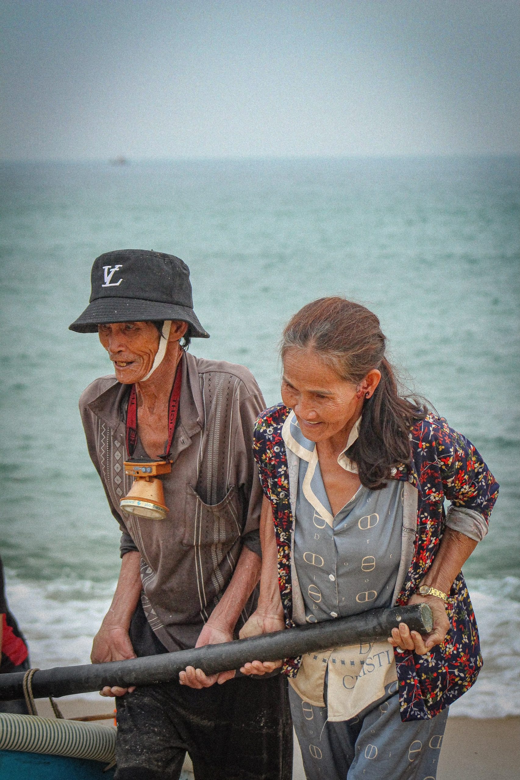 Cùng nhau qua sóng gió