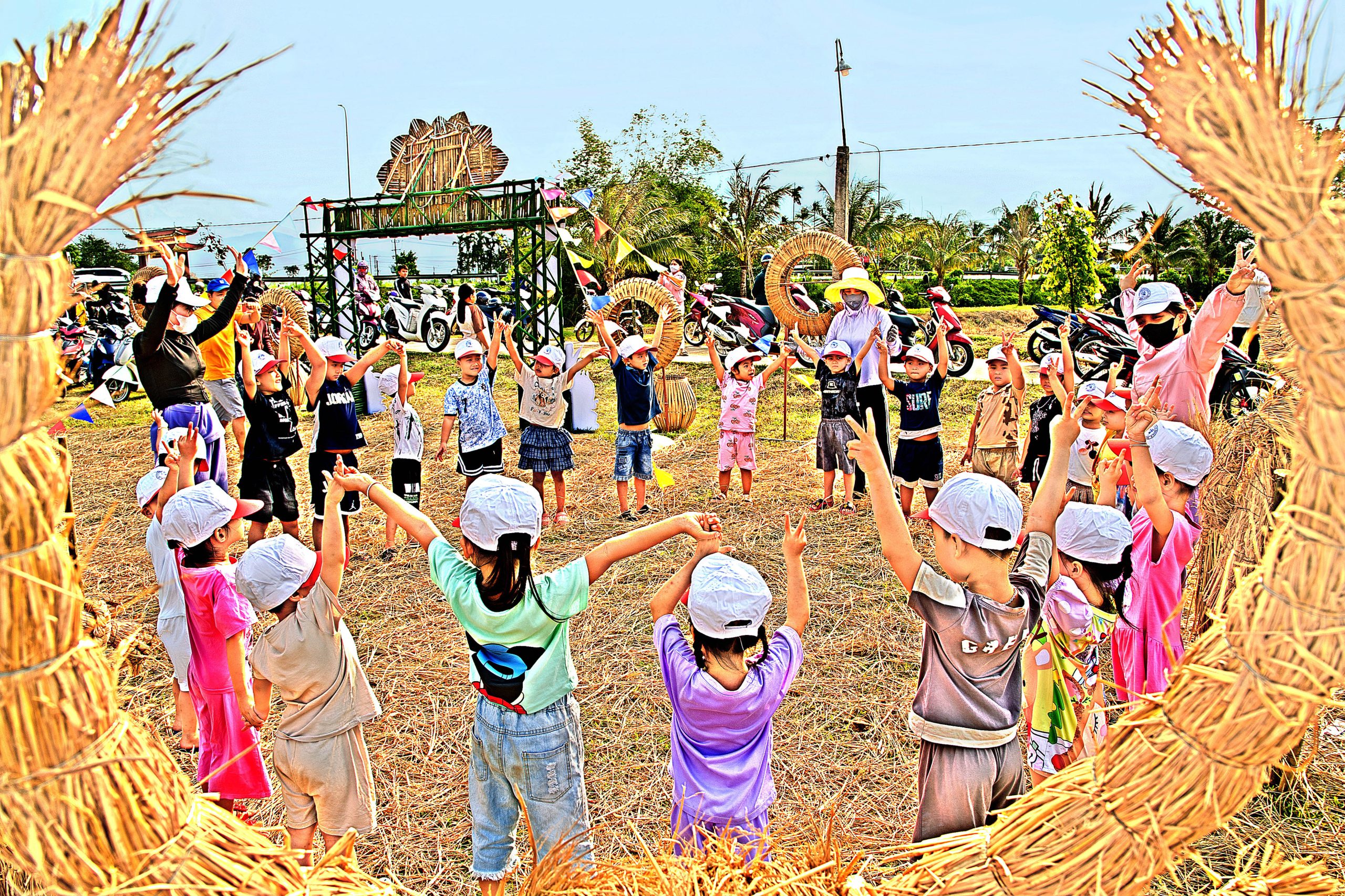 Kết vòng thân ái