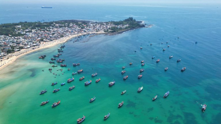 Làng Chài Trong Sắc Ngọc