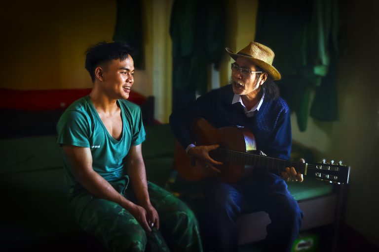NỤ CƯỜI CHIẾN SĨ BIÊN PHÒNG MO RAI