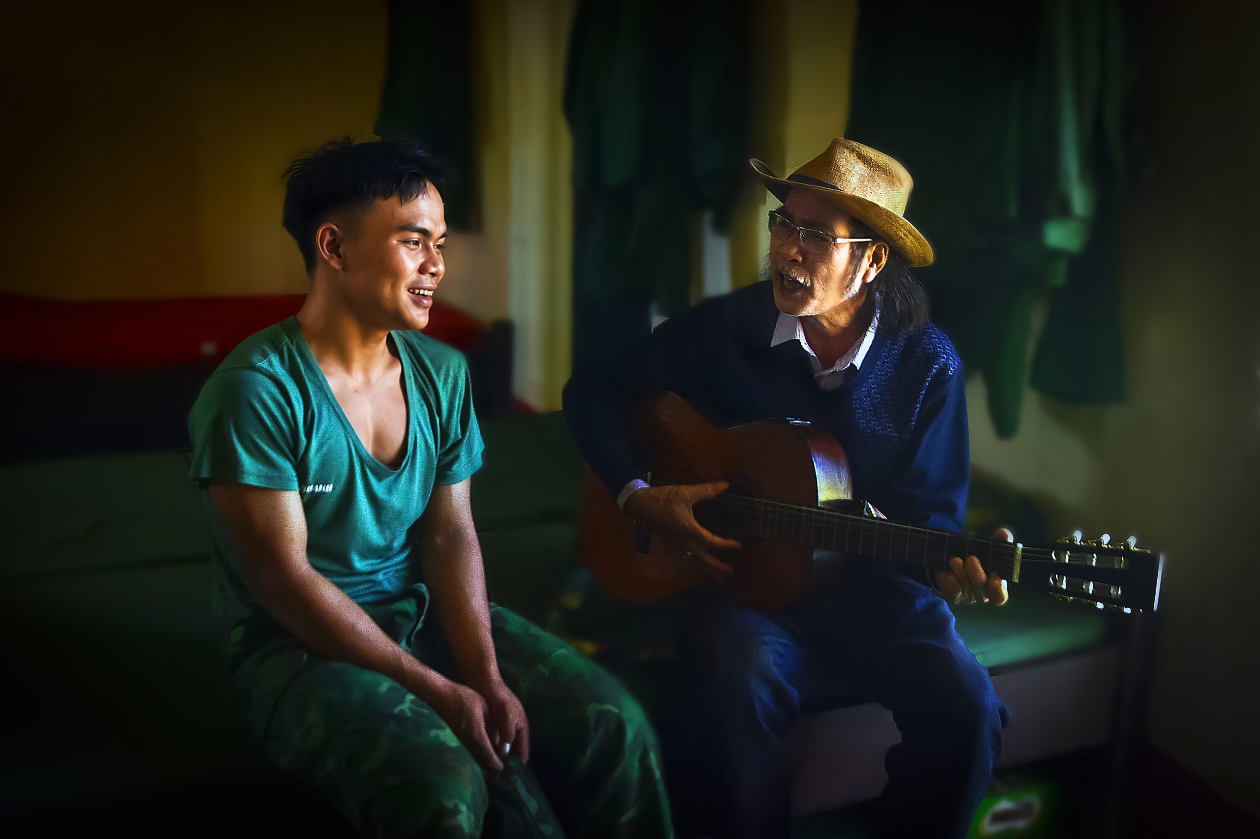 NỤ CƯỜI CHIẾN SĨ BIÊN PHÒNG MO RAI