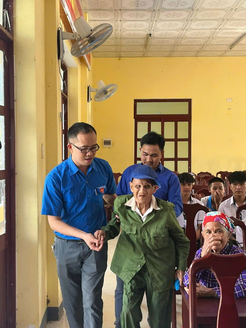 Vòng tay ấm áp