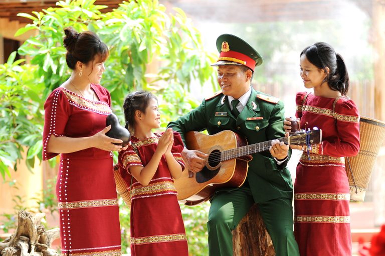 Cả nhà thương nhau