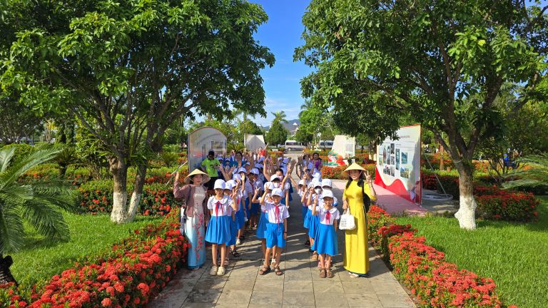 Trường Tiểu học Hành Thiện – Khu lưu niệm Cố Thủ tướng Phạm Văn Đồng