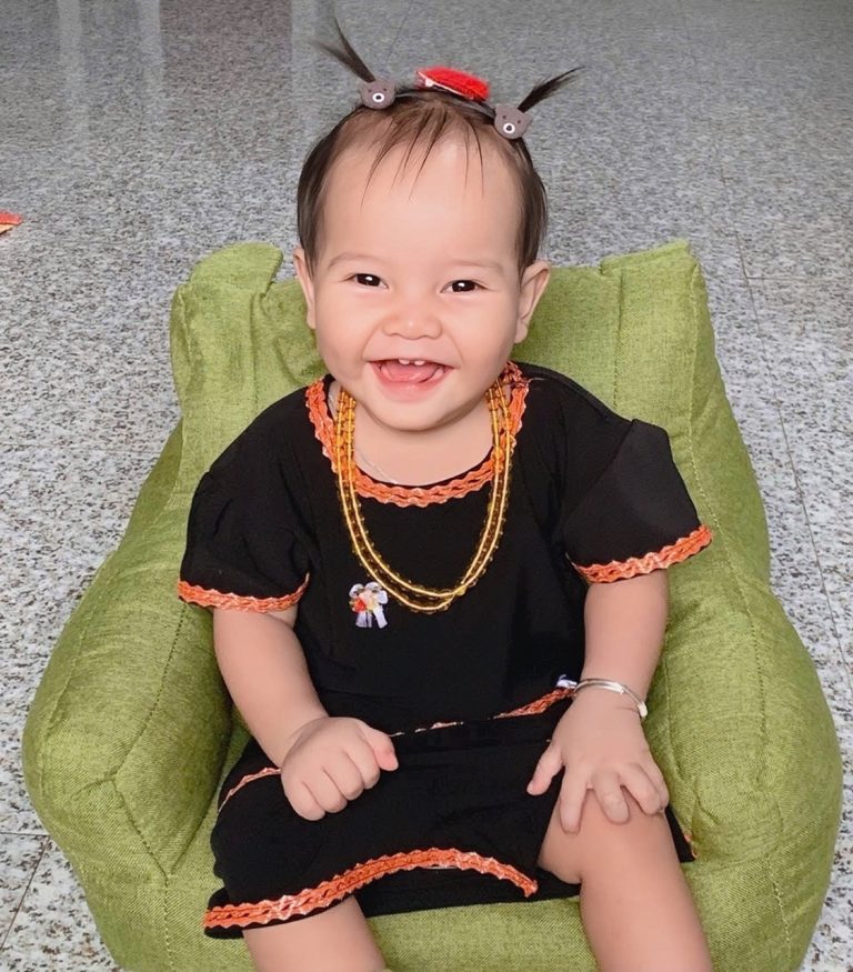 Bản sắc dân tộc nuôi dạy em