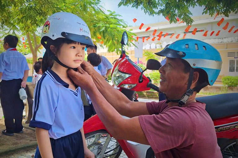 Vì sự an toàn của con khi tham gia giao thông