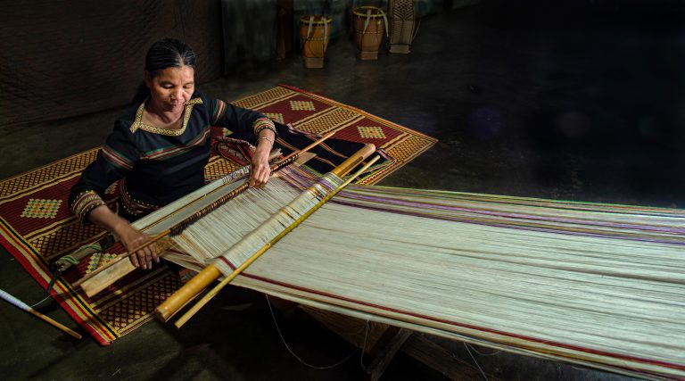 Dệt thổ cẩm