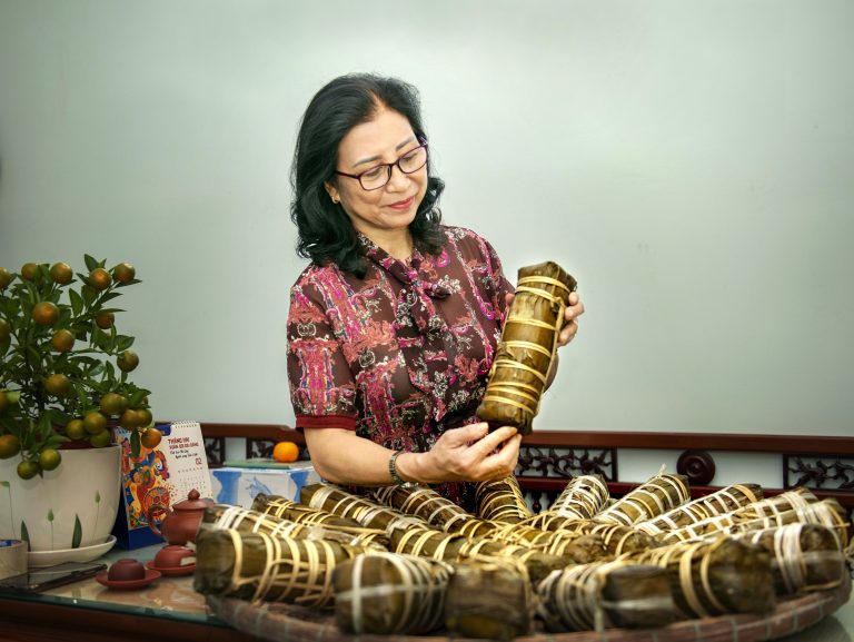 Bánh tét cổ truyền đón xuân mới