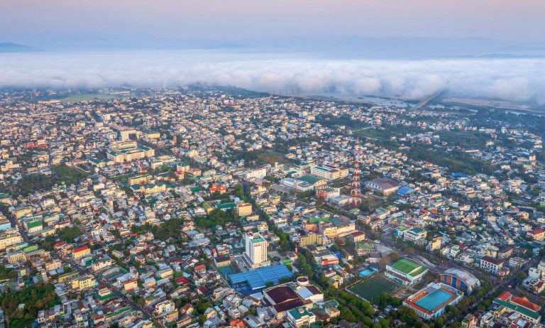 Biển mây ôm thành phố