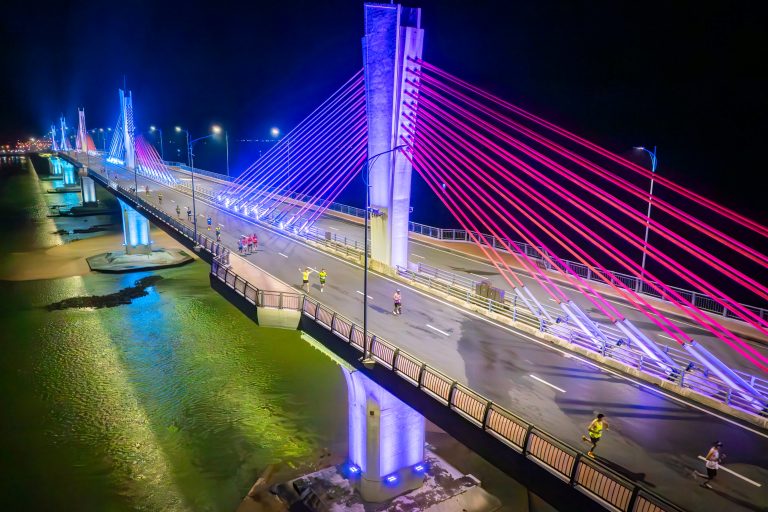 Bước chạy đầu năm trên cầu Cổ Lũy