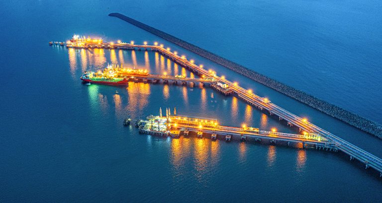 Cảng xuất dầu Dung Quất.