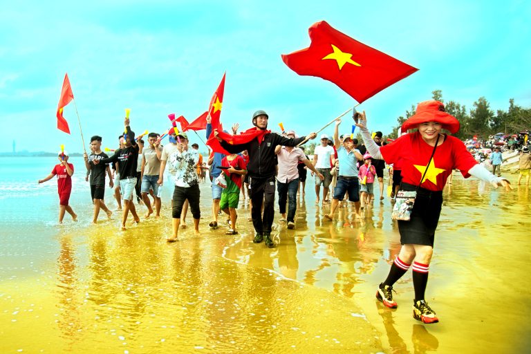 Cổ vũ Hội đua thuyền