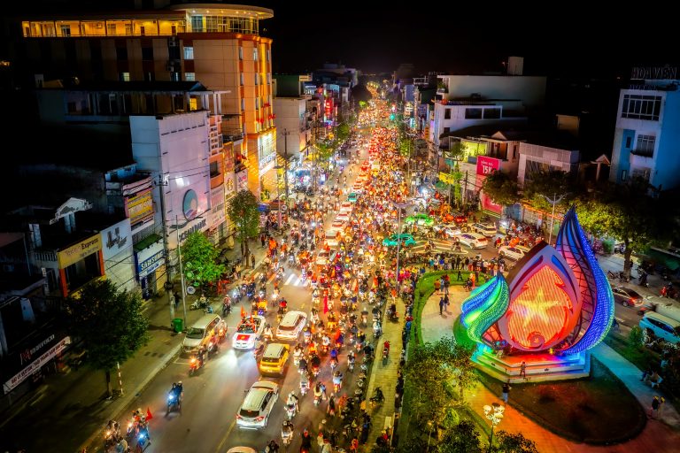 Cùng Việt Nam vỡ òa hạnh phúc