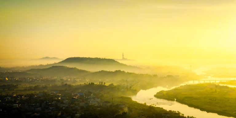 Dấu Ấn Trời Bên Dòng Sông Hiền