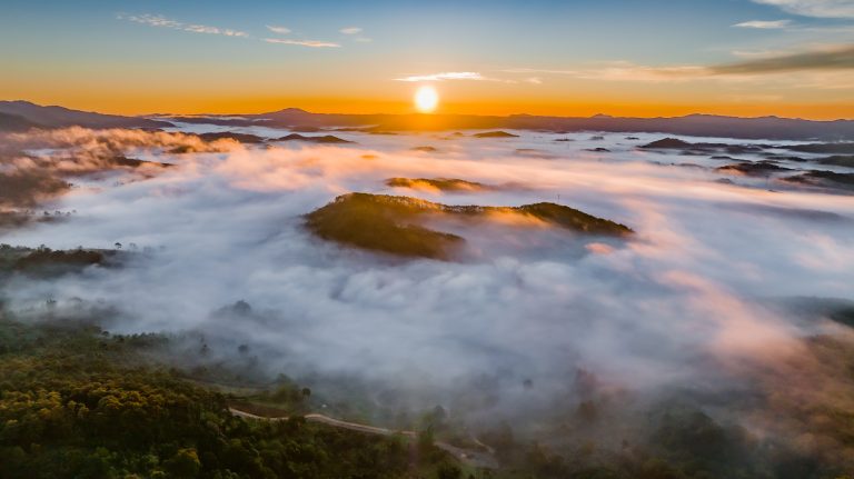 Biển mây Măng Đen vào sáng sớm
