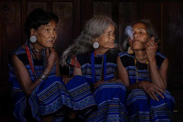 Chuyện già bản