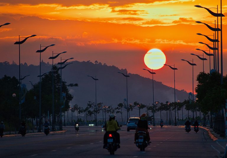 Hoàng hôn trên đường Trường Sa