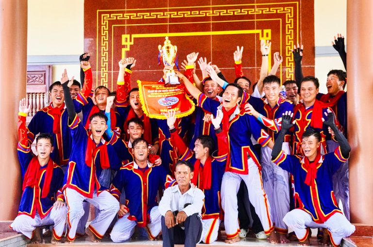 Vinh quang trên sóng nước
