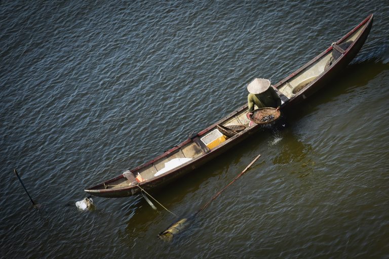 Mưu sinh dưới lòng sông