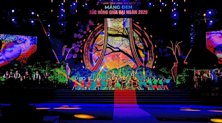 Sắc hồng Măng Đen