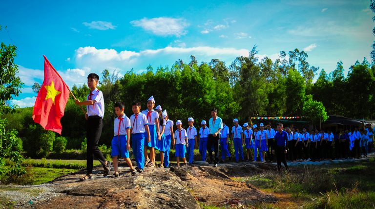 Đoàn học sinh đi dã ngoại