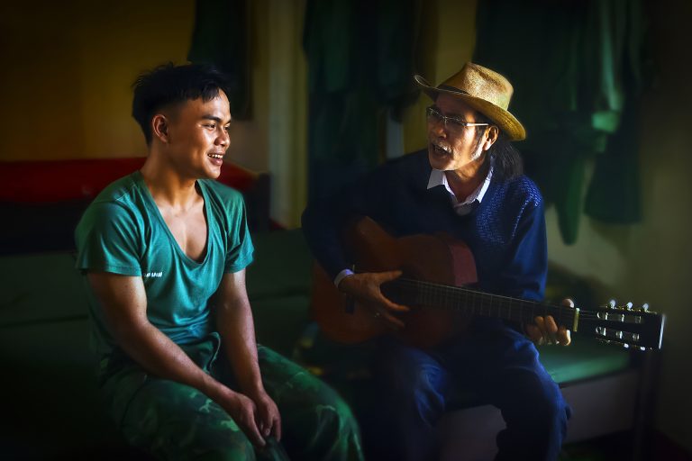 Hát cùng chiến sĩ