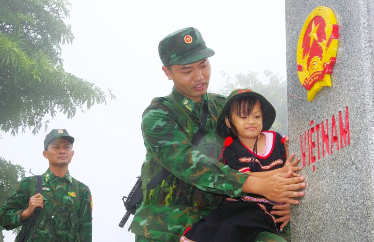 MẦN XANH NƠI CỘT MỐC