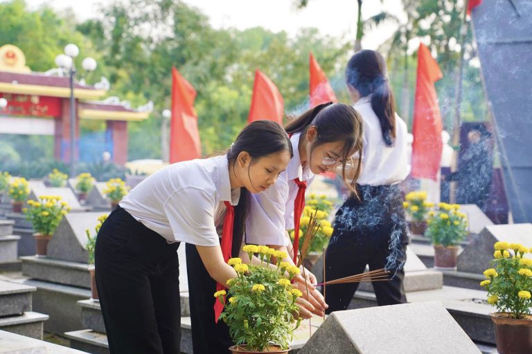 Những nén hương tri ân