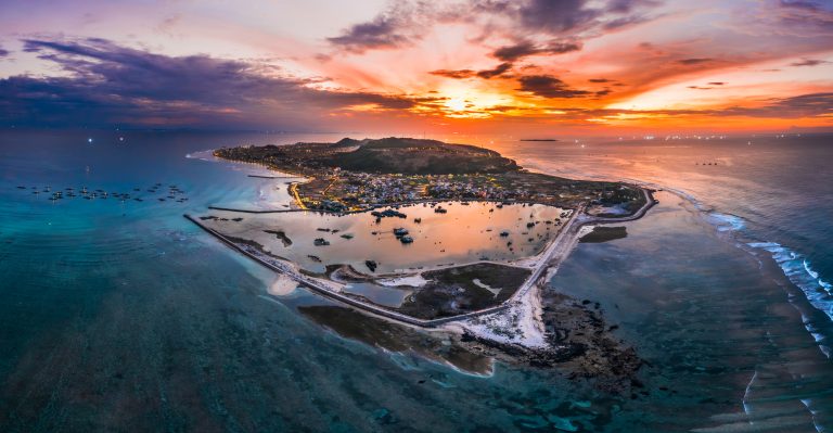 Hoàng hôn nơi hòn đảo tiền tiêu