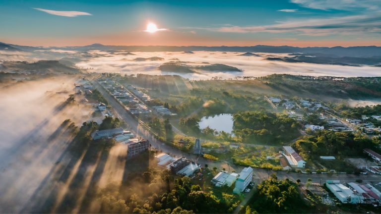 Đại Ngàn Măng Đen giữa biển mây vào sáng sớm