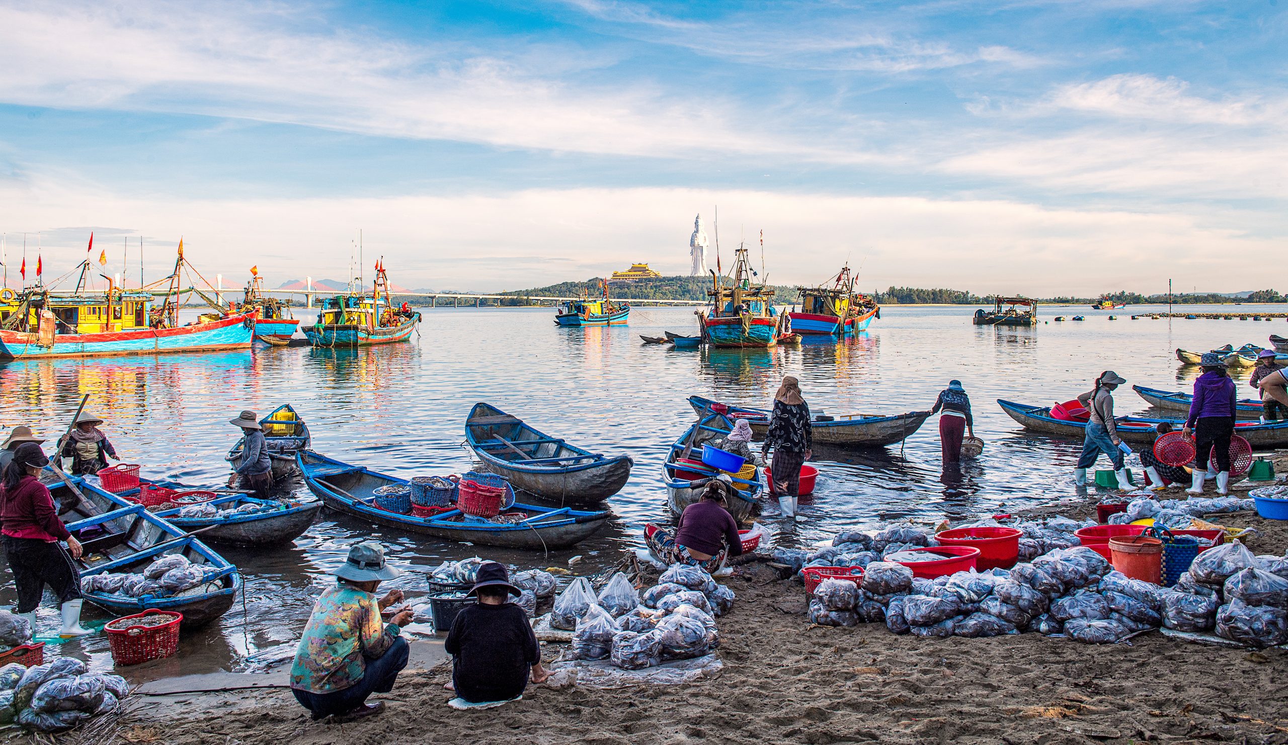 Nhộn nhịp bến cá An Phú