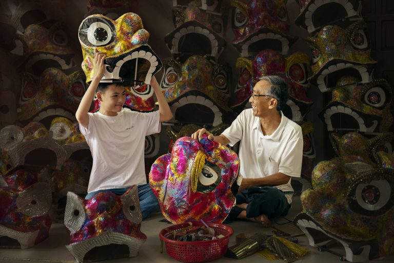 Niềm vui bên bóng Lân
