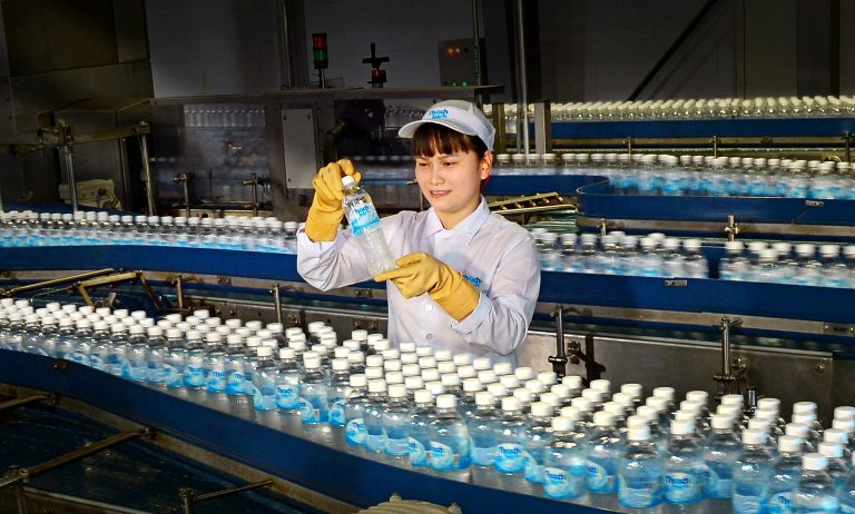 Nước khoáng Thạch Bích trên dây chuyền Krones