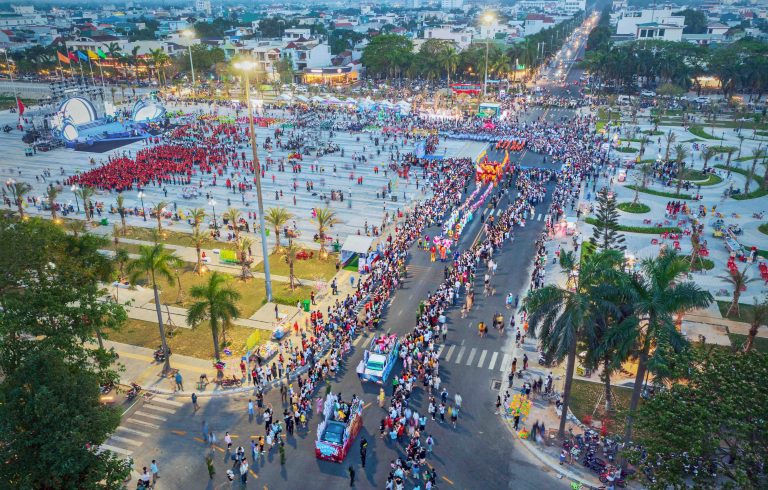 Sắc màu lễ hội đường phố