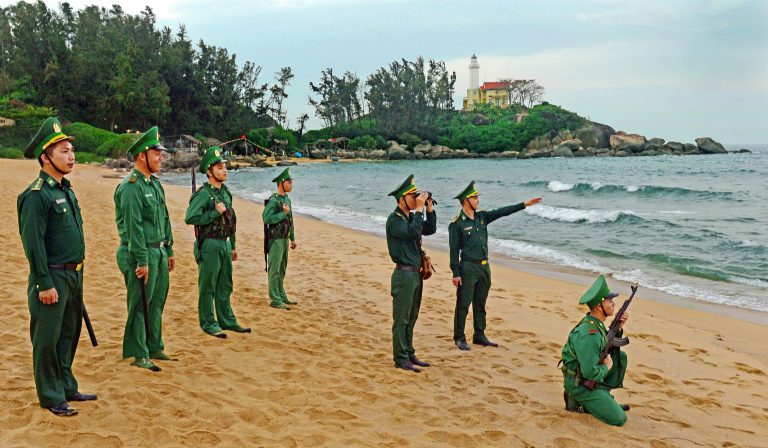 Tuần tra trên biển