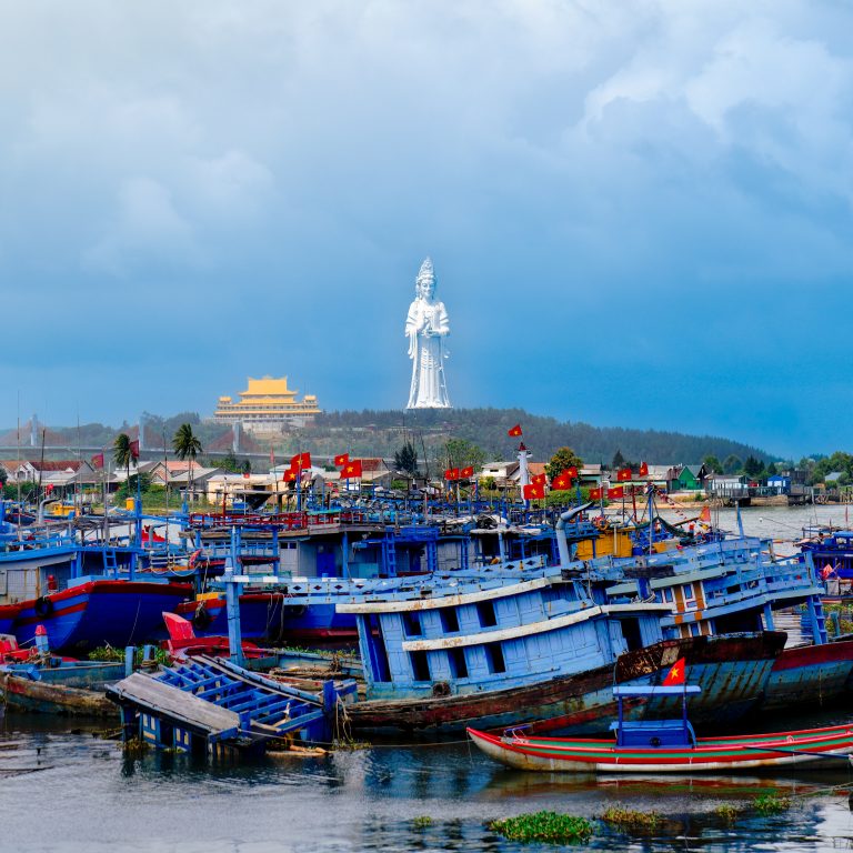 Bình yên dưới ánh từ bi